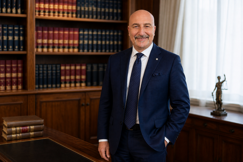 Avv. Pasquale Zambrano nel suo studio legale